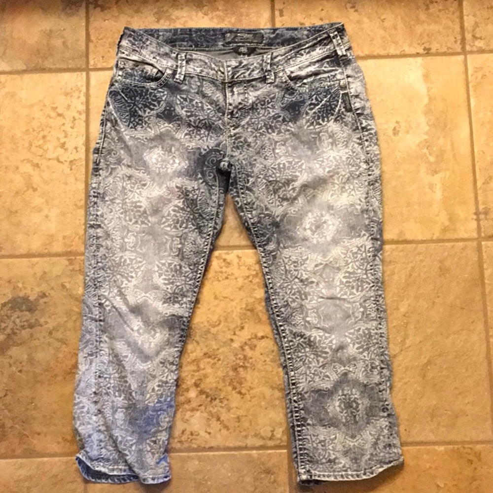 Silver Jeans Capri in EUC size 30 waist